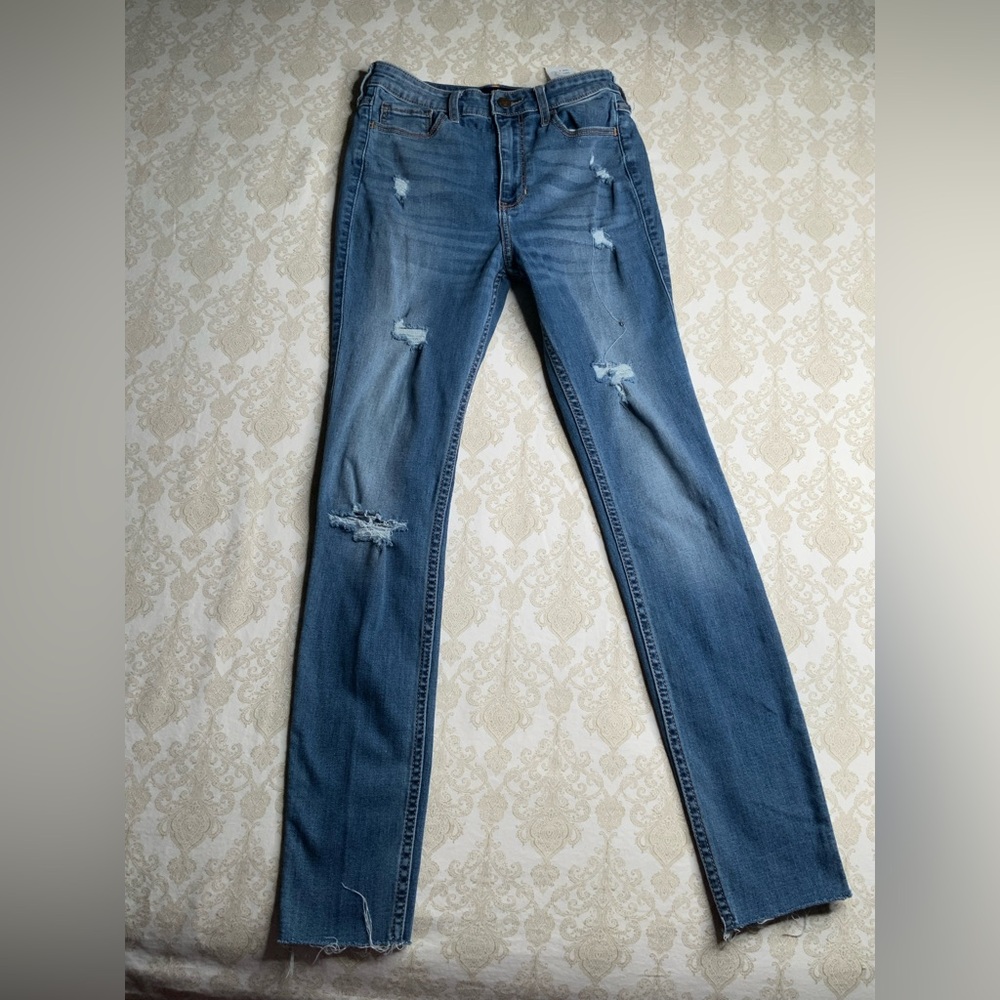 Hollister Women’s Ultra High Rise Classic Stretch Distressed Jeggings 3R